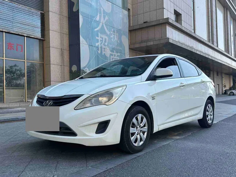 Hyundai Reina 2013 3-compartment 1.4L Automatic Standard GL — photograph 1