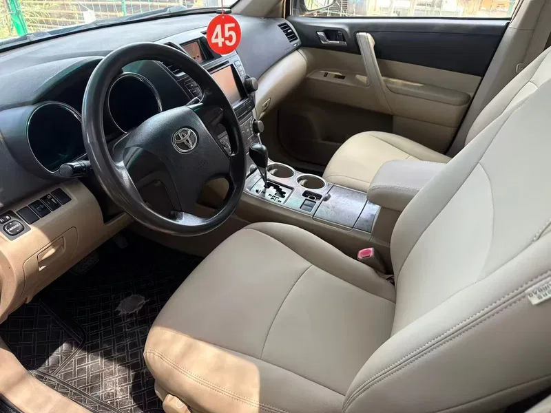 Toyota Highlander 2009 2.7L Two-Drive 5-Seat Sports Edition — photograph 5