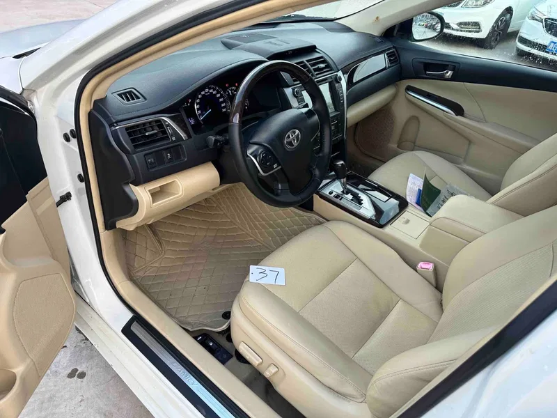 Toyota Camry 2015 2.0G Leading Edition — photograph 4