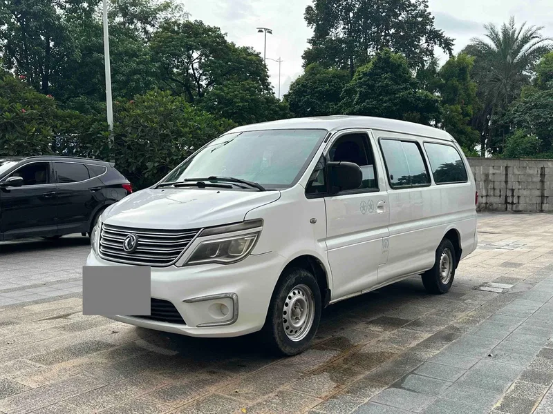 Dongfeng Fashion Lingzhi 2019 M5 1.6L Special Edition 7 — photograph 1