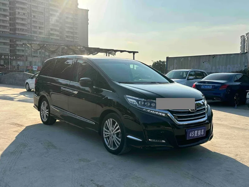 Honda Elysion 2016 2.4L Supreme Edition — photograph 3