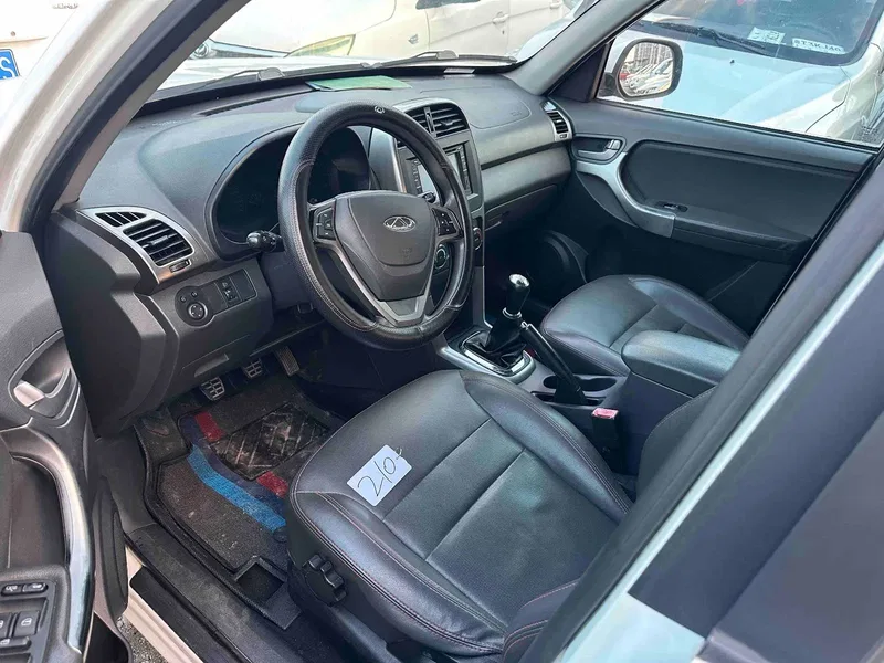 Chery Tiggo 3 2014 1.6L Manual Zhishang Edition — photograph 4