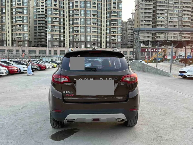 Landwind X5 2015 1.5T CVT Creative Edition Manual Gear — photograph 8