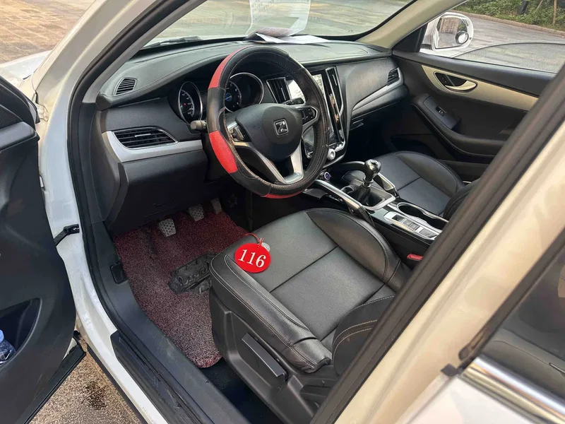 Zotye SR7 2017 1.5T Manual Rubik's Cube Road Edition — photograph 4