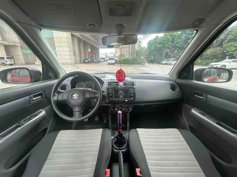 Suzuki Swift 2014 1.3L Manual Standard — photograph 4