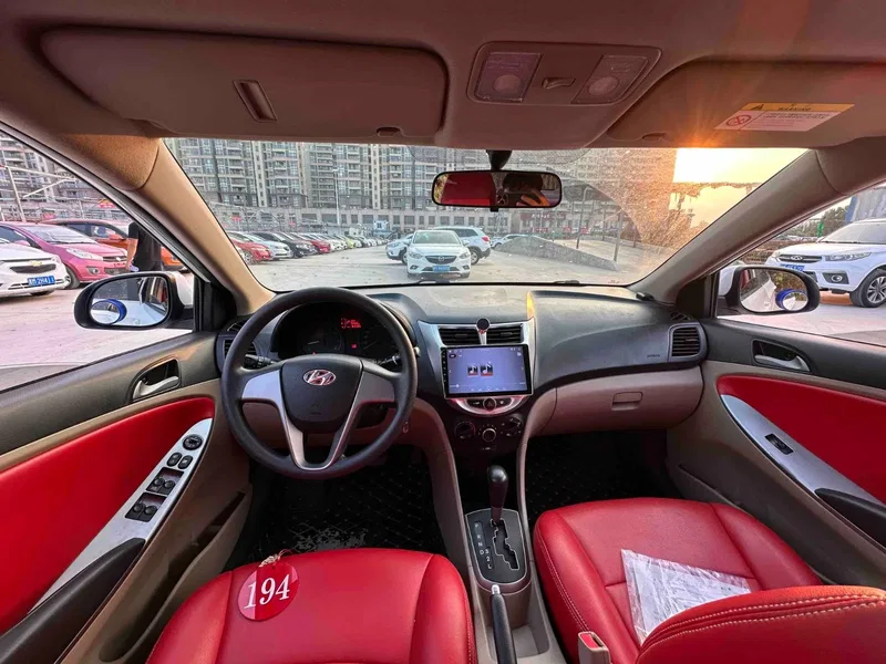 Hyundai Rena 2016 1.4L Automatic Intelligent GLS — photograph 6