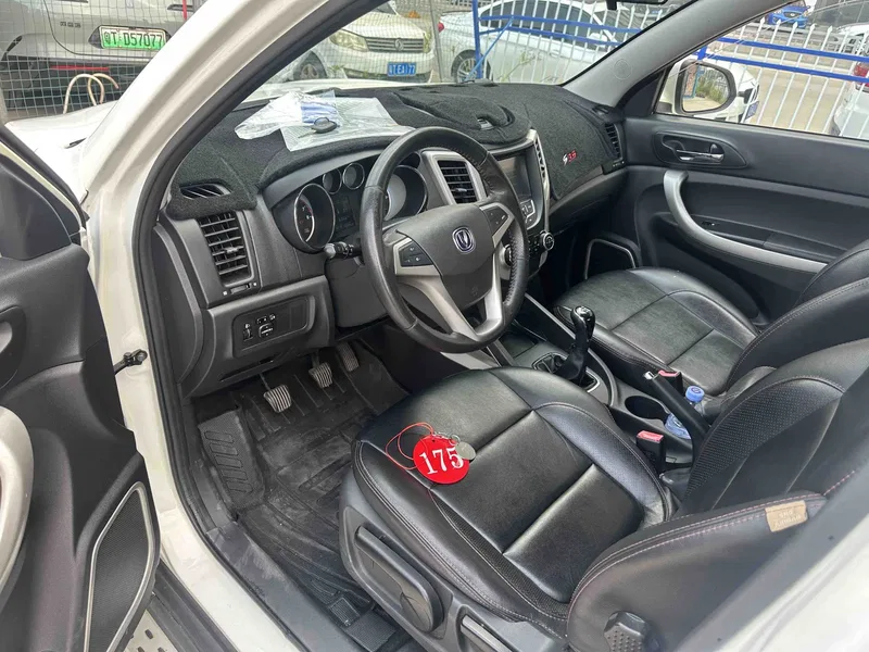 Changan CS35 2014 1.6L Manual Luxury Edition — photograph 4