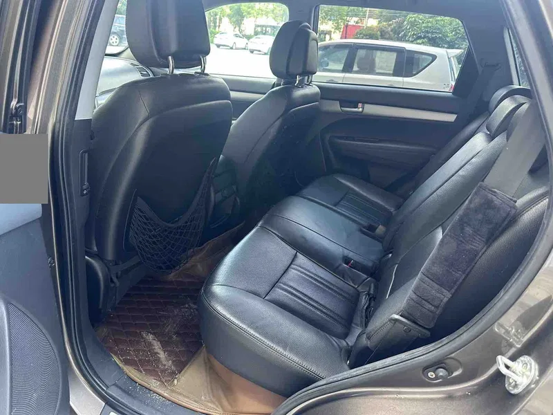 Kia Soranto 2013 2.4L 5-seat Gasoline Deluxe Edition — photograph 5
