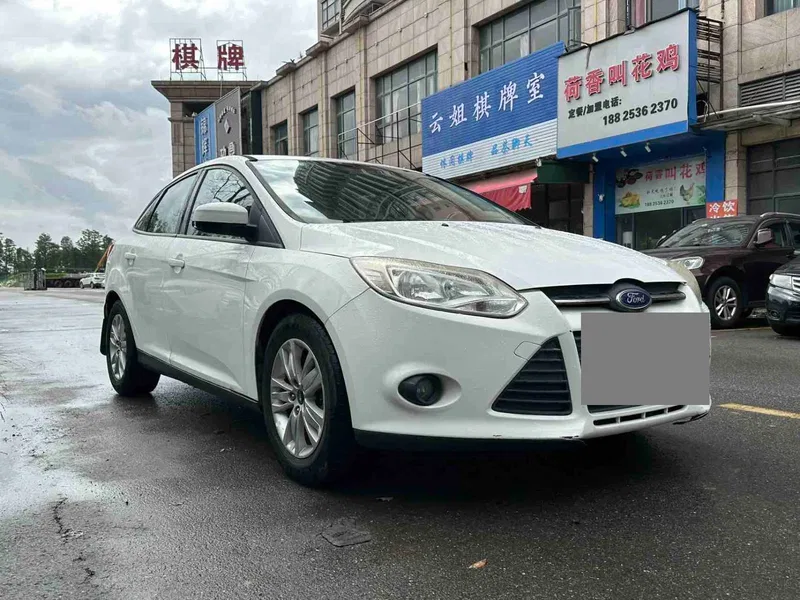 Ford Focus 2012 sedan 1.6L automatic comfort model — photograph 3