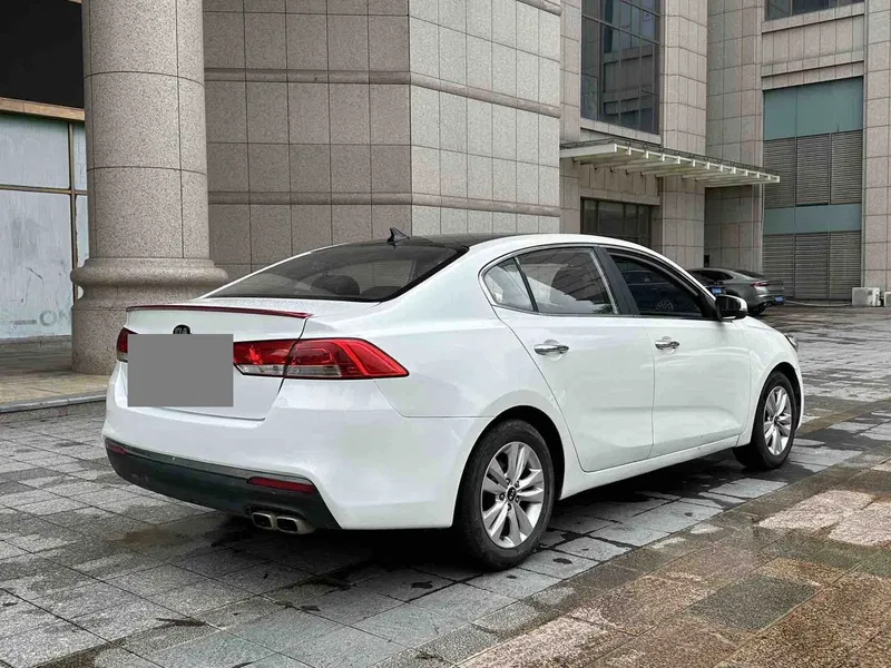 Kia K4 2014 1.8L Automatic GLS — photograph 9