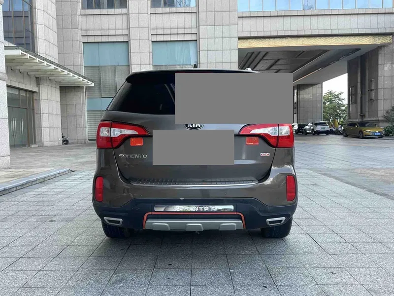Kia Soranto 2013 2.4L 5-seat Gasoline Deluxe Edition — photograph 8
