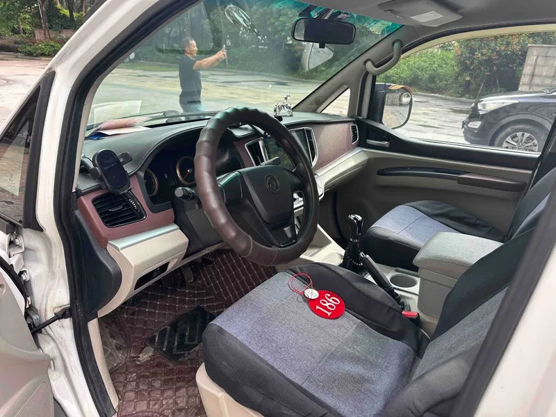 Dongfeng Fashion Lingzhi 2019 M5 1.6L Special Edition 7 — photograph 4