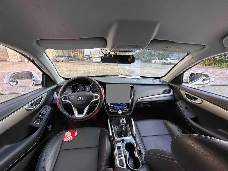 Zotye SR7 2017 1.5T Manual Rubik's Cube Road Edition — photograph 6