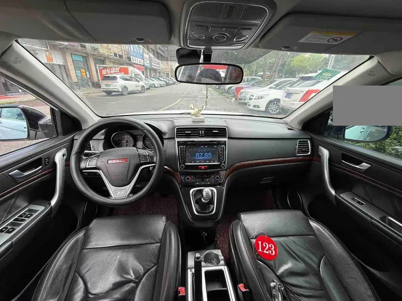 Haval H6 2014 Sports Edition 1.5T Manual Two-Wheel Drive Elite Model — photograph 4