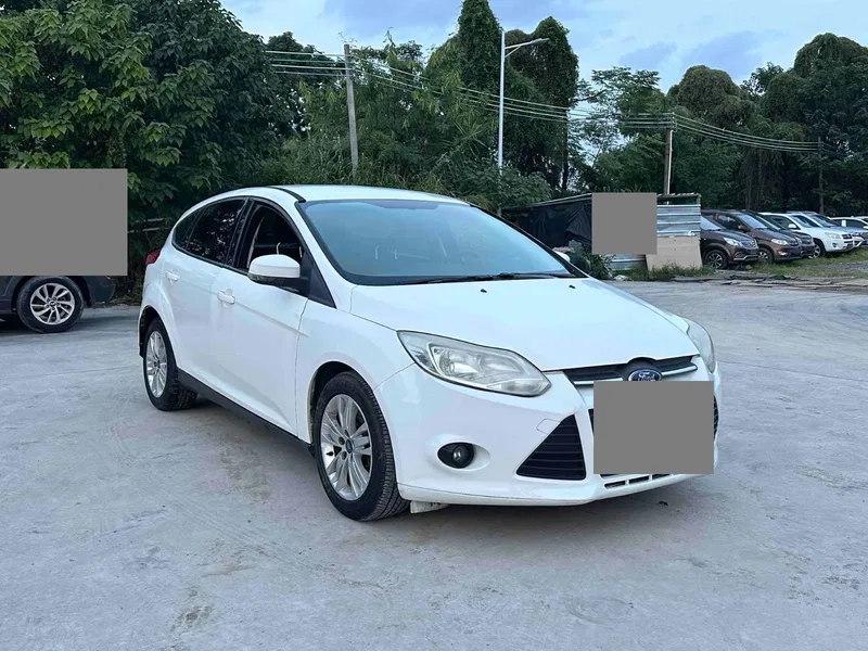 Ford Focus 2012 hatchback 1.6L automatic comfort model — photograph 3