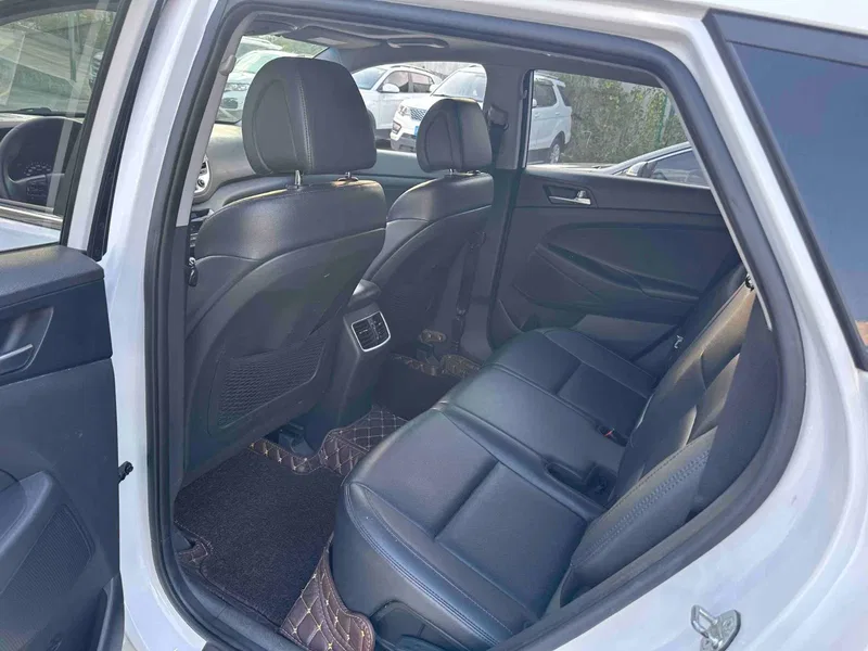 Hyundai Tucson 2015 1.6T Dual-Clutch Front-Wheel-Drive Smart Model — photograph 5
