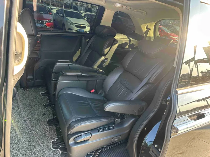 Honda Elysion 2016 2.4L Supreme Edition — photograph 5