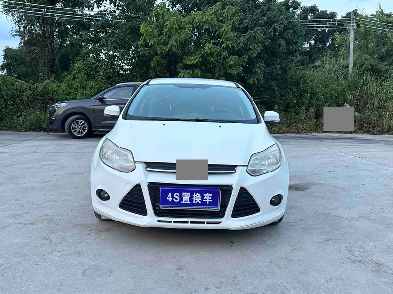 Ford Focus 2012 hatchback 1.6L automatic comfort model — photograph 2
