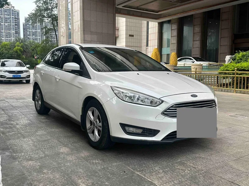Ford Focus 2015 Sedan 1.6L Automatic Trend Model — photograph 2