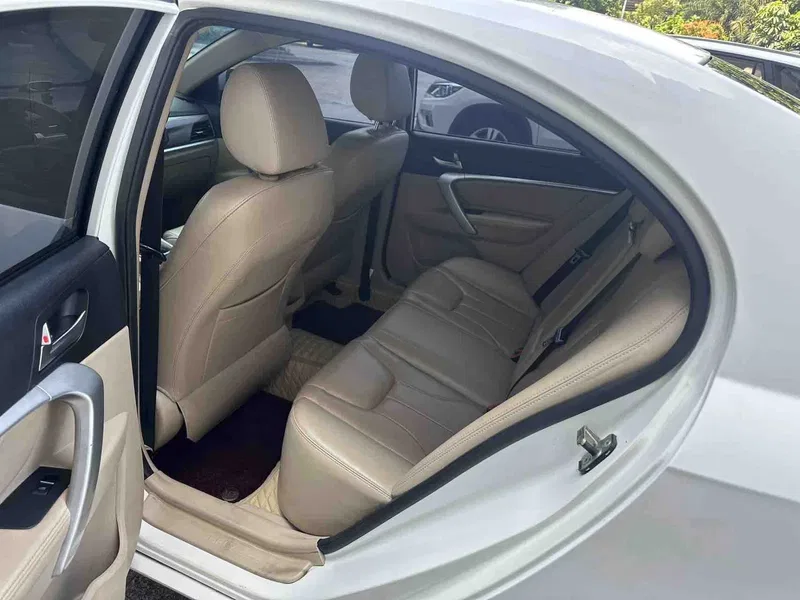 Geely Emgrand 2016 Sedan 1.5L CVT Luxury Edition — photograph 5
