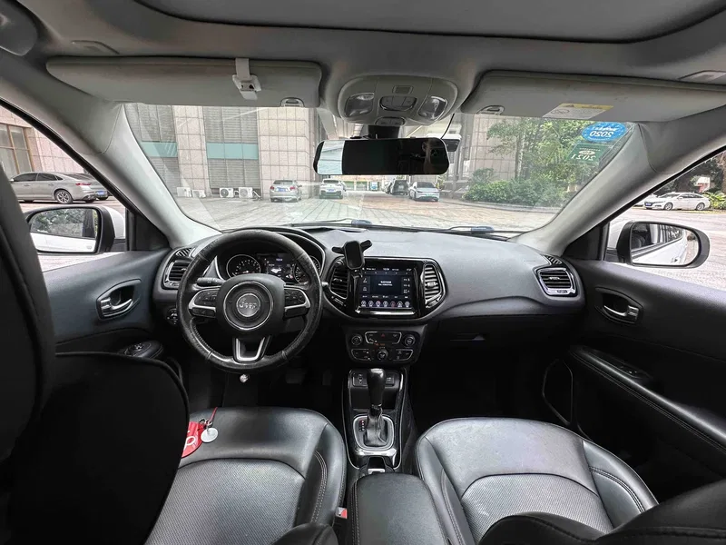 Jeep Guide 2019 220T Auto Home Edition — photograph 6