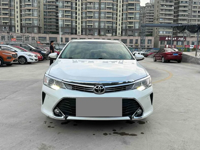 Toyota Camry 2015 2.0G Leading Edition — photograph 2
