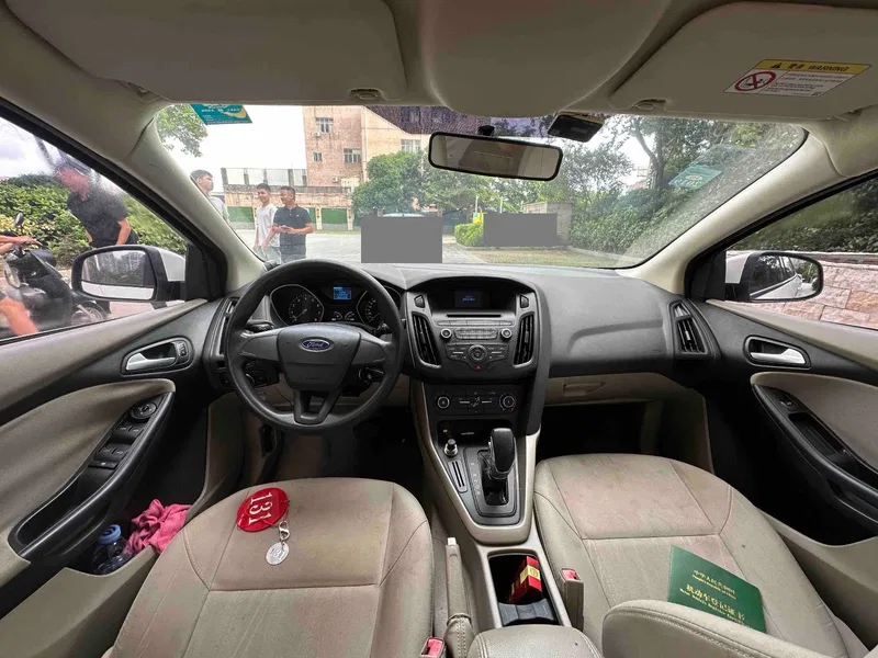 Ford Focus 2015 Sedan 1.6L Automatic Trend Model — photograph 6