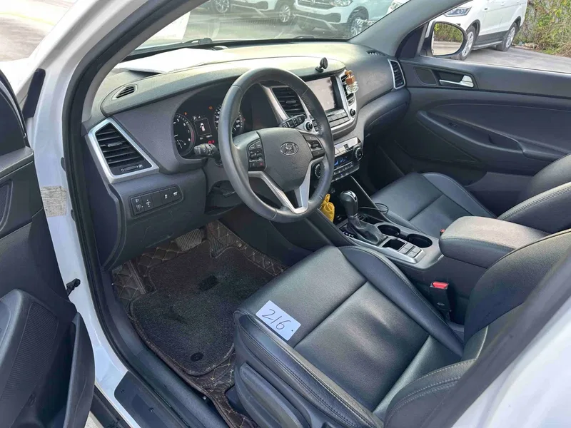 Hyundai Tucson 2015 1.6T Dual-Clutch Front-Wheel-Drive Smart Model — photograph 4