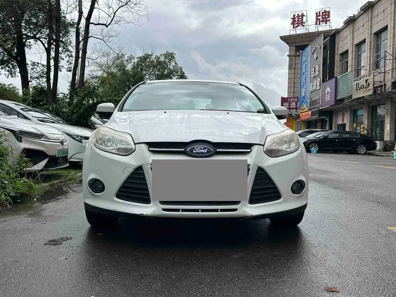 Ford Focus 2012 sedan 1.6L automatic comfort model — photograph 2