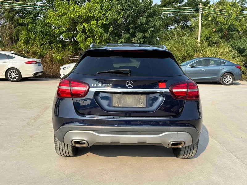 Mercedes-Benz GLA Class 2017 GLA 200 Fashion — photograph 8
