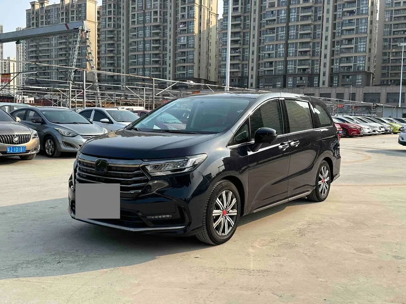 Honda Odyssey 2022 eHEV Sharp Pleasant Edition — photograph 1