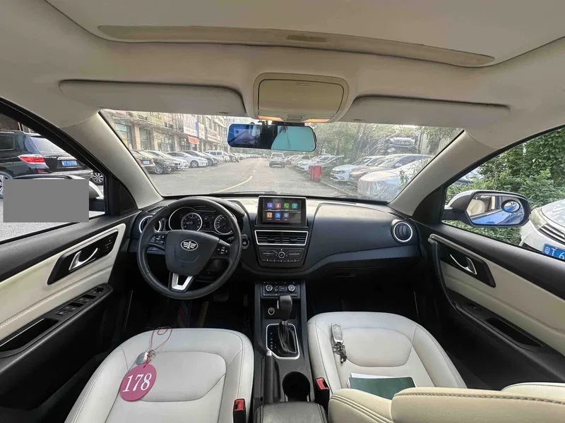Bestune X40 2017 1.6L automatic exclusive type — photograph 6