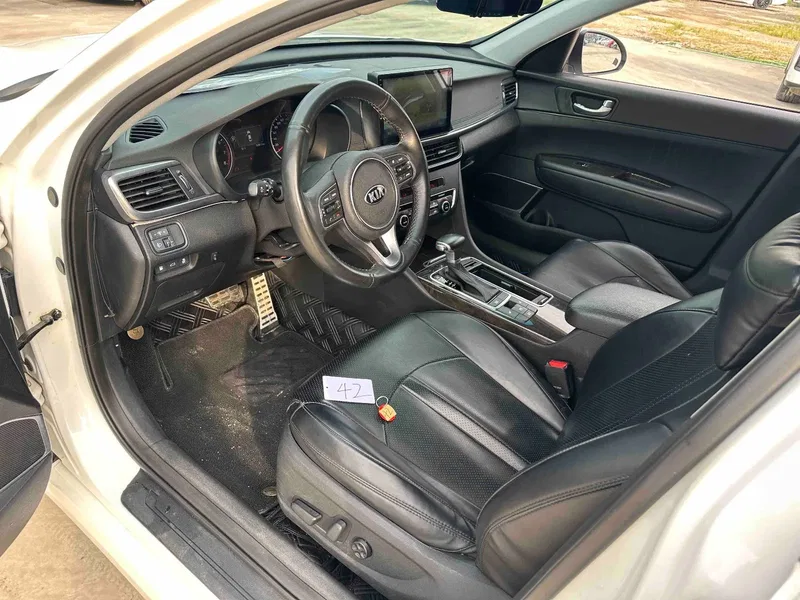 Kia K5 2017 2.0L Automatic 15th Anniversary Special Edition — photograph 4