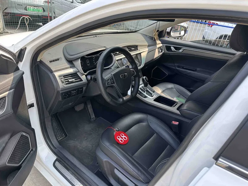 Geely Emgrand GL 2018 1.8L Automatic Elite Zhilian — photograph 4
