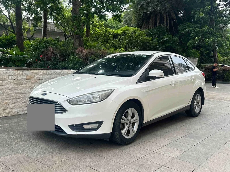Ford Focus 2015 Sedan 1.6L Automatic Trend Model — photograph 1