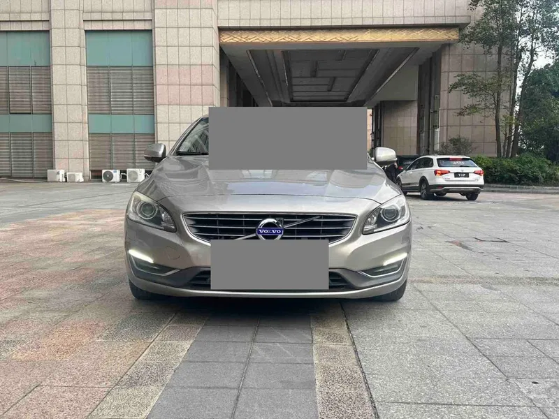 Volvo S60 2015 S60L T5 Zhiyu Edition — photograph 2