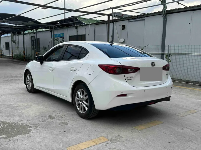 Mazda Axela Onksera 2014 sedan 1.5L automatic luxury model — photograph 7