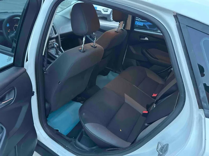 Ford Focus 2012 hatchback 1.6L automatic comfort model — photograph 5