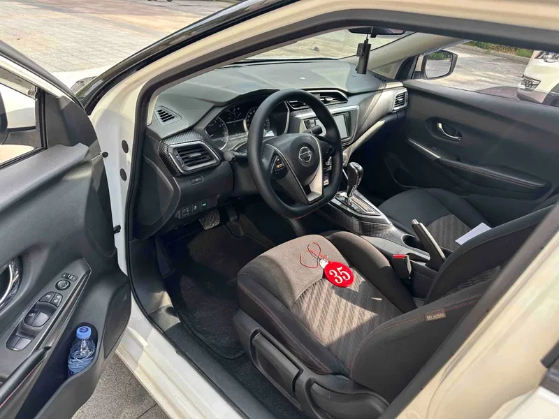 Nissan Bluebird 2016 1.6L CVT Zhiku Edition — photograph 3