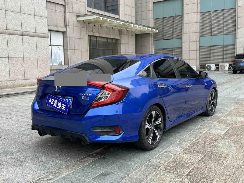 Honda Civic 2016 220TURBO CVT Premium Edition — photograph 9