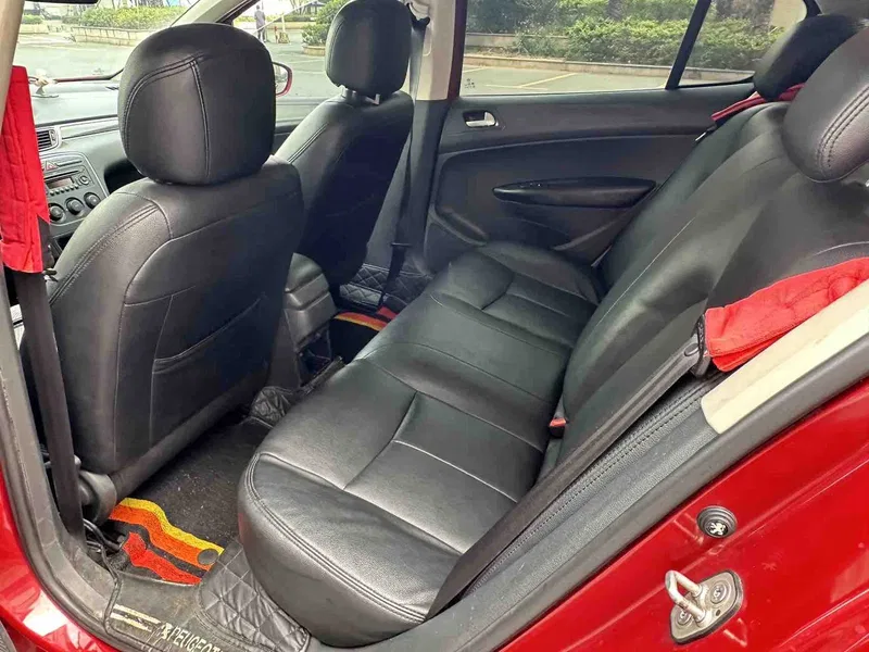 Peugeot 308 2013 1.6L Automatic Superior Model — photograph 6