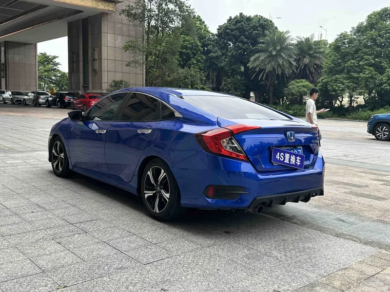 Honda Civic 2016 220TURBO CVT Premium Edition — photograph 7