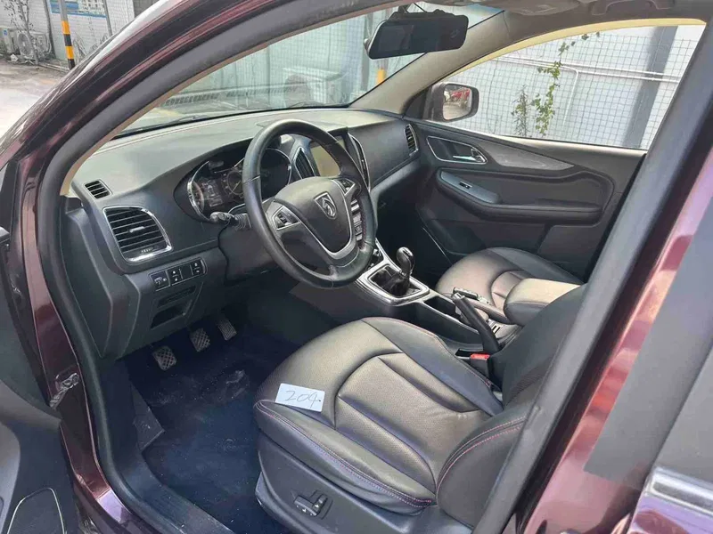 Baojun 560 2015 1.8L Manual Luxury Model — photograph 4