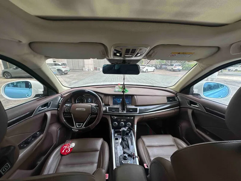 Haval H7 2016 Model, 2.0T Automatic, Two-Wheel Drive, Luxury Edition — photograph 6