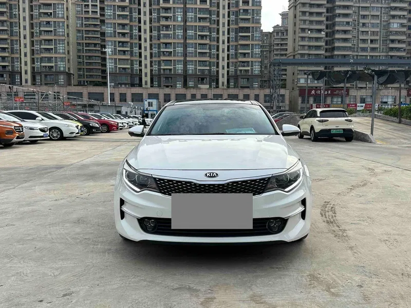 Kia K5 2017 2.0L Automatic 15th Anniversary Special Edition — photograph 2