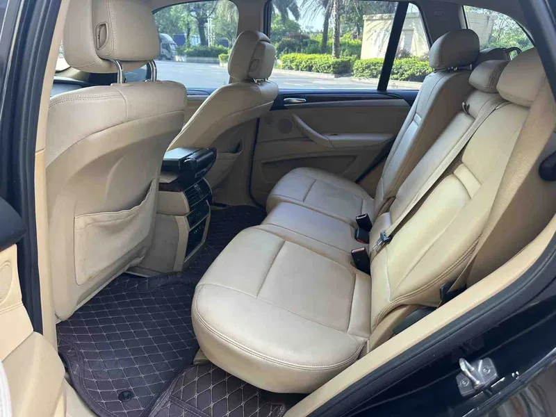 BMW 2012 X5 xDrive35i luxury 5-seat — photograph 5
