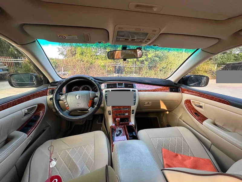 Toyota Crown 2006 2.5L Royal Leather Edition — photograph 6