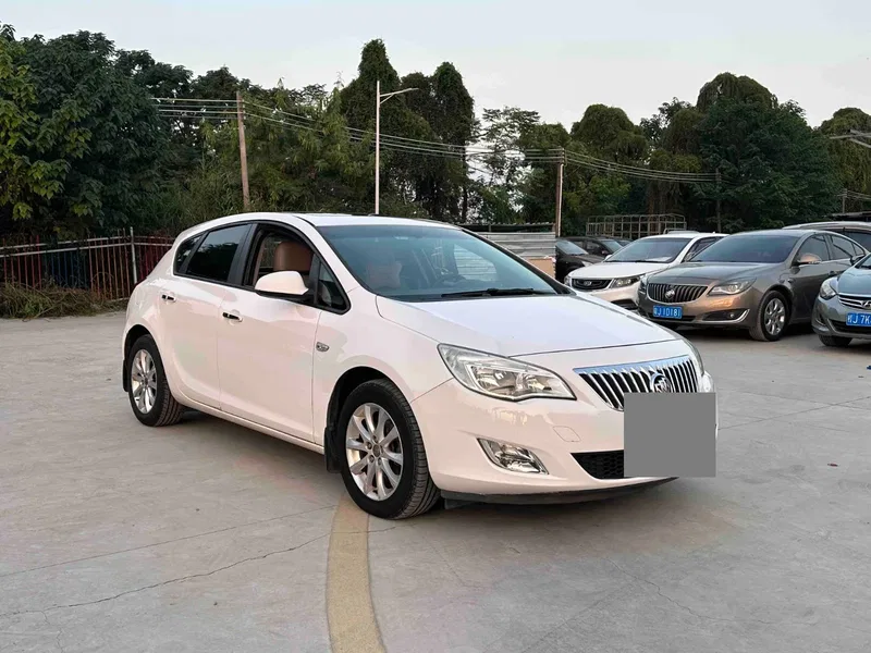 Buick Yinglang 2014 XT 1.6L Automatic Fashion Edition — photograph 3