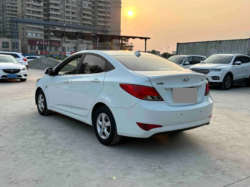 Hyundai Rena 2016 1.4L Automatic Intelligent GLS — photograph 7