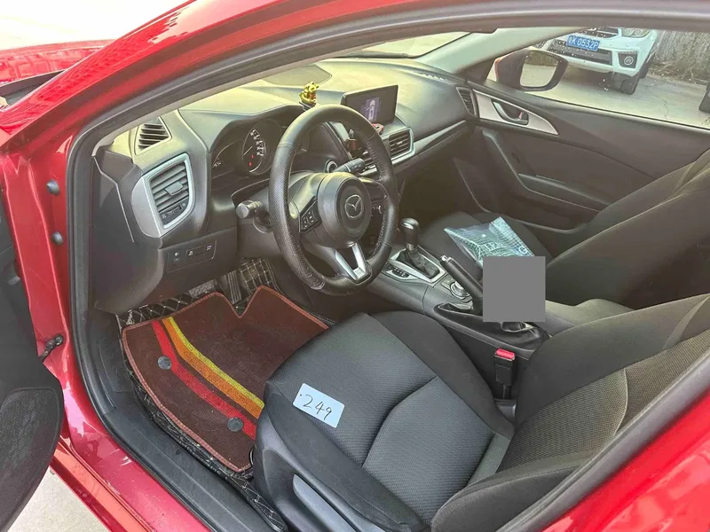 Mazda Mazda 3 Oncorsela 2019 Cloud-controlled Hatchback 1.5L Auto Comfort Model — photograph 4